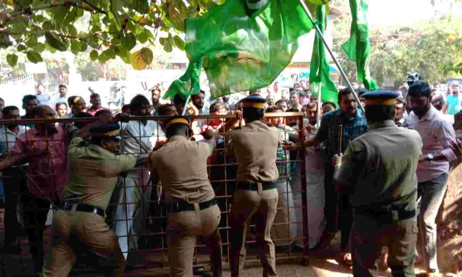 എന്പിആറിന് എന്യൂമറേറ്റര്മാരെ നിയമിക്കാന് നഗരസഭ: മഞ്ചേരി നഗരസഭാ സെക്രട്ടറിക്കെതിരേ പ്രതിഷേധം ശക്തം എന്പിആറിന് എന്യൂമറേറ്റര്മാരെ നിയമിക്കാന് നഗരസഭ: മഞ്ചേരി നഗരസഭാ സെക്രട്ടറിക്കെതിരേ പ്രതിഷേധം ശക്തം