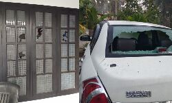 നെടുമങ്ങാട് എസ് ഡിപി ഐ നേതാവിന്റെ വീടിനു നേരെ ആക്രമണം; വാഹനങ്ങളും തകര്‍ത്തു