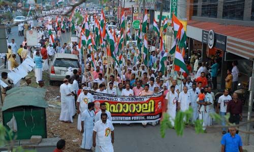 മഹാഭൂരിപക്ഷത്തിന്റെ ചെരിപ്പടികളില്‍ നിരങ്ങി അമരാനുള്ളതല്ല ന്യൂനപക്ഷങ്ങള്‍: വി ഡി സതീശന്‍