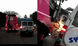 ടൂറിസ്റ്റ് ബസിനെ മറികടക്കാന്‍ ശ്രമിച്ച ആംബുലന്‍സ് ഡ്രൈവര്‍ക്ക് ക്രൂരമര്‍ദനം (വീഡിയോ)
