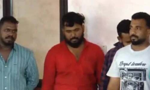 കാട്ടാക്കട കൊലപാതകം: പ്രതികളെ സംഗീതിന്റെ വീട്ടിലെത്തിച്ച് തെളിവെടുത്തു; പോലിസിനെതിരേ പ്രതിഷേധവുമായി ബന്ധുക്കള് കാട്ടാക്കട കൊലപാതകം: പ്രതികളെ സംഗീതിന്റെ വീട്ടിലെത്തിച്ച് തെളിവെടുത്തു; പോലിസിനെതിരേ പ്രതിഷേധവുമായി ബന്ധുക്കള്