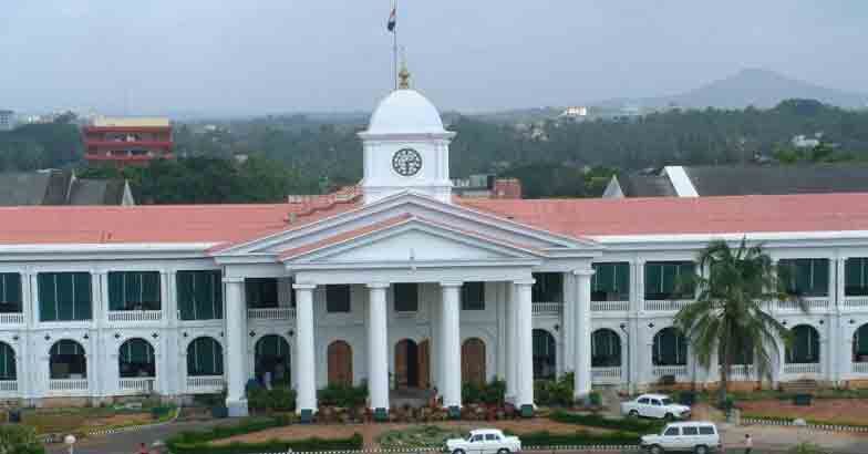 റവന്യു കമ്മി: സംസ്ഥാനത്തിന് കേന്ദ്രസര്ക്കാര് 15323 കോടി നല്കണമെന്ന് ശുപാര്ശ റവന്യു കമ്മി: സംസ്ഥാനത്തിന് കേന്ദ്രസര്ക്കാര് 15323 കോടി നല്കണമെന്ന് ശുപാര്ശ