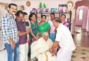 275ല് 205 മാര്ക്ക്; 105 വയസ്സുള്ള ഭാഗീരഥിയമ്മ നാലാം ക്ലാസ് തുല്യതാ പരീക്ഷ പാസായി 275ല് 205 മാര്ക്ക്; 105 വയസ്സുള്ള ഭാഗീരഥിയമ്മ നാലാം ക്ലാസ് തുല്യതാ പരീക്ഷ പാസായി