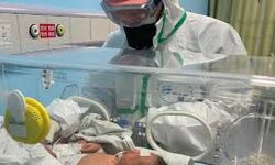 ജനിച്ച് 30 മണിക്കൂറിനുശേഷം നവജാതശിശുവിനു കൊറോണ സ്ഥിരീകരിച്ചു