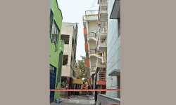 ബംഗളൂരുവില് അഞ്ചു നില കെട്ടിടം ചെരിഞ്ഞു ബംഗളൂരുവില് അഞ്ചു നില കെട്ടിടം ചെരിഞ്ഞു