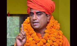 ഹിന്ദുമഹാസഭാ നേതാവ് വെടിയേറ്റ് മരിച്ച സംഭവം: രണ്ടാം ഭാര്യയും കാമുകനും ഡ്രൈവറും അറസ്റ്റില് ഹിന്ദുമഹാസഭാ നേതാവ് വെടിയേറ്റ് മരിച്ച സംഭവം: രണ്ടാം ഭാര്യയും കാമുകനും ഡ്രൈവറും അറസ്റ്റില്