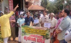 കൊളാരിത്താഴ നെല്വയല് നികത്തുന്നതിനെതിരേ മാര്ച്ച് കൊളാരിത്താഴ നെല്വയല് നികത്തുന്നതിനെതിരേ മാര്ച്ച്