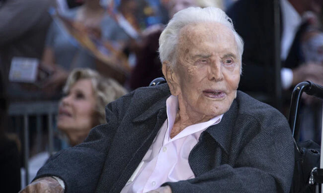 ഹോളിവുഡ് ഇതിഹാസം കിര്ക്ക് ഡഗ്ലസ് അന്തരിച്ചു ഹോളിവുഡ് ഇതിഹാസം കിര്ക്ക് ഡഗ്ലസ് അന്തരിച്ചു