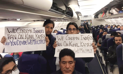 കുനാല് കമ്രയ്ക്ക് യാത്രാവിലക്ക്: വിമാനങ്ങളില് പ്രതിഷേധവുമായി യാത്രക്കാര് കുനാല് കമ്രയ്ക്ക് യാത്രാവിലക്ക്: വിമാനങ്ങളില് പ്രതിഷേധവുമായി യാത്രക്കാര്