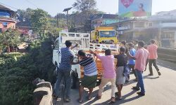 എടവണ്ണ-കൊയിലാണ്ടി സംസ്ഥാനപാതയില്‍ മുക്കം പാലത്തില്‍ വാഹനാപകടം