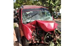 കാര്‍ നിയന്ത്രണം വിട്ട് കോണ്‍ക്രീറ്റ് കുറ്റിയിലിടിച്ച് തകര്‍ന്നു