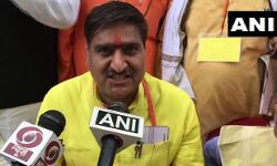 പാകിസ്താനിലേക്ക് പോവാന്‍ ധാരാളം വഴികള്‍ തുറന്നിട്ടുണ്ടെന്ന് അലിഗഡ് ബിജെപി എംപി