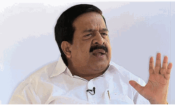 കേന്ദ്ര ഏജന്സികളുടെ അന്വേഷണത്തിനെതിരെ ജുഡീഷ്യല് അന്വേഷണം: തിരഞ്ഞെടുപ്പ് പ്രഹസനമെന്ന് ചെന്നിത്തല കേന്ദ്ര ഏജന്സികളുടെ അന്വേഷണത്തിനെതിരെ ജുഡീഷ്യല് അന്വേഷണം: തിരഞ്ഞെടുപ്പ് പ്രഹസനമെന്ന് ചെന്നിത്തല