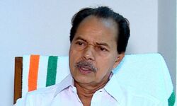 പി ടി തോമസ് കമ്പനിയുടെ സല്പ്പേരിന് കളങ്കംവരുത്തി, 100 കോടിരൂപ നഷ്ടപരിഹാരം ആവശ്യപ്പെട്ട് കിറ്റെക്സ് പി ടി തോമസ് കമ്പനിയുടെ സല്പ്പേരിന് കളങ്കംവരുത്തി, 100 കോടിരൂപ നഷ്ടപരിഹാരം ആവശ്യപ്പെട്ട് കിറ്റെക്സ്