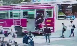 ബസ്സില്‍ നിന്ന് വിദ്യാര്‍ഥിയെ തള്ളിയിട്ട സംഭവം; ക്ലീനര്‍ക്കെതിരേ കേസെടുത്തു(വീഡിയോ)