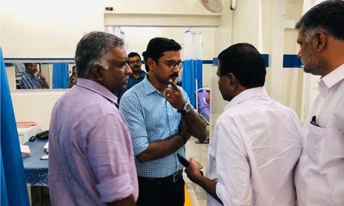 മുത്തൂറ്റ് സമരത്തിനിടെ മാധ്യമപ്രവര്ത്തകര്ക്ക് നേരേ സിഐടിയു പ്രവര്ത്തകരുടെ കൈയേറ്റം മുത്തൂറ്റ് സമരത്തിനിടെ മാധ്യമപ്രവര്ത്തകര്ക്ക് നേരേ സിഐടിയു പ്രവര്ത്തകരുടെ കൈയേറ്റം