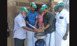 പൗരത്വ ബില്‍ കത്തിച്ച് പാചകം ചെയ്ത് ഗ്യാസ് വില വര്‍ധനക്കെതിരെ പ്രതിഷേധം