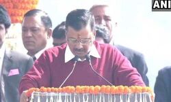 ഡല്ഹിയില് മൂന്നാംവട്ടവും കെജ്രിവാള് സര്ക്കാര് അധികാരമേറ്റു ഡല്ഹിയില് മൂന്നാംവട്ടവും കെജ്രിവാള് സര്ക്കാര് അധികാരമേറ്റു