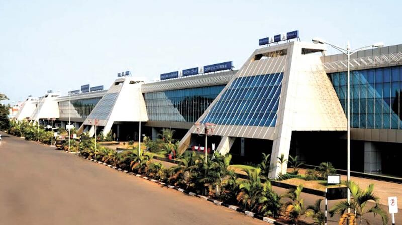 കൊവിഡ്: ബെംഗളൂരുവില് നിന്ന് പ്രത്യേക വിമാനത്തില് 73 യാത്രക്കാര് കരിപ്പൂരിലെത്തി കൊവിഡ്: ബെംഗളൂരുവില് നിന്ന് പ്രത്യേക വിമാനത്തില് 73 യാത്രക്കാര് കരിപ്പൂരിലെത്തി