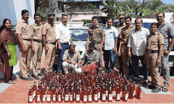 കാറില്‍ കടത്തിയ 200 ലിറ്റര്‍ വിദേശമദ്യം പിടികൂടി