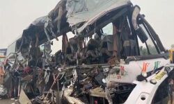 ബസ്സിലേക്ക് ഇടിച്ചുകയറിയത് എറണാകുളത്തുനിന്ന് ടൈലുമായി പോയ ലോറി ബസ്സിലേക്ക് ഇടിച്ചുകയറിയത് എറണാകുളത്തുനിന്ന് ടൈലുമായി പോയ ലോറി