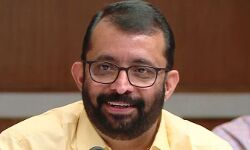 മികച്ച നിയമസഭാ സ്പീക്കര്‍ക്കുള്ള പുരസ്‌കാരം ഏറ്റുവാങ്ങി;   ജനാധിപത്യം പുതുക്കി പണിതുകൊണ്ടിരിക്കണം: സ്പീക്കര്‍ പി ശ്രീരാമകൃഷ്ണന്‍