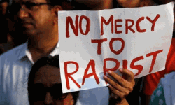 ഭര്‍ത്താവിനെ മരത്തില്‍ കെട്ടിയിട്ട് യുവതിയെ കൂട്ടബലാത്സംഗം ചെയ്തു; മൂന്നുപേര്‍ അറസ്റ്റില്‍