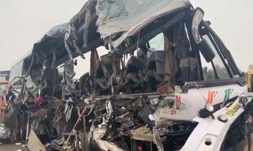 ബസ്സിലേക്ക് ഇടിച്ചുകയറിയത് എറണാകുളത്തുനിന്ന് ടൈലുമായി പോയ ലോറി ബസ്സിലേക്ക് ഇടിച്ചുകയറിയത് എറണാകുളത്തുനിന്ന് ടൈലുമായി പോയ ലോറി