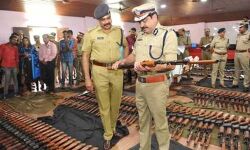 വെടിയുണ്ട കാണാതായ സംഭവം: അന്വേഷണം കൂടുതല് പോലിസുകാരിലേക്ക്; സിഎജി റിപോര്ട്ടിനെതിരേ ഐഎഎസ്- ഐപിഎസ് ഉദ്യോഗസ്ഥര് വെടിയുണ്ട കാണാതായ സംഭവം: അന്വേഷണം കൂടുതല് പോലിസുകാരിലേക്ക്; സിഎജി റിപോര്ട്ടിനെതിരേ ഐഎഎസ്- ഐപിഎസ് ഉദ്യോഗസ്ഥര്