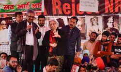 ശാഹീന്ബാഗ്: സുപ്രിംകോടതി നിയോഗിച്ച മധ്യസ്ഥസമിതി ഇന്നും ചര്ച്ച നടത്തും ശാഹീന്ബാഗ്: സുപ്രിംകോടതി നിയോഗിച്ച മധ്യസ്ഥസമിതി ഇന്നും ചര്ച്ച നടത്തും