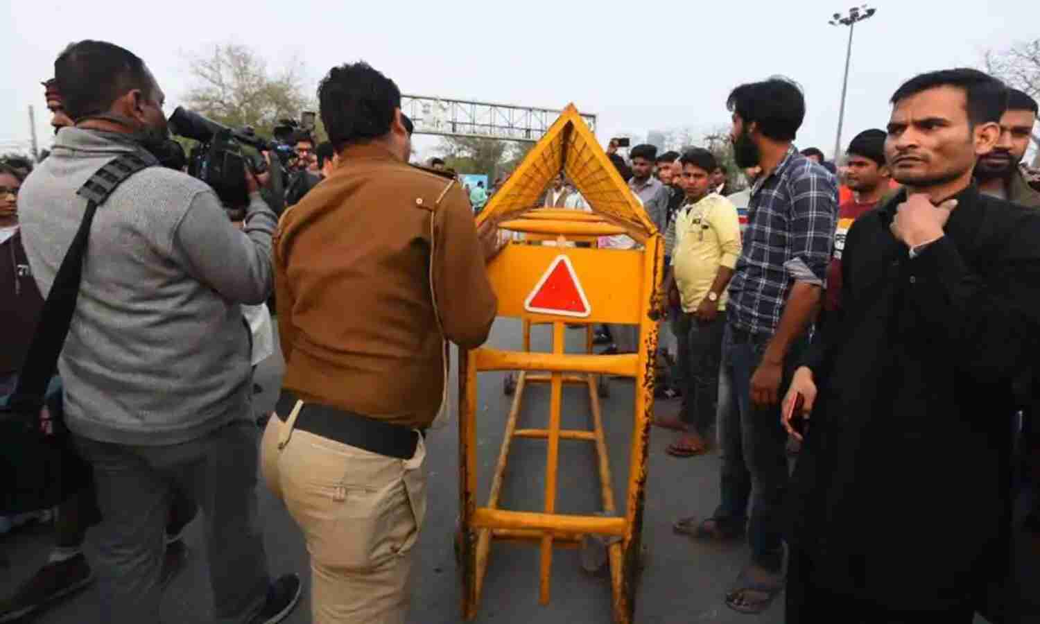 ശാഹീന്ബാഗ് സമരം: ജാമിഅയില് നിന്ന് നോയിഡയിലേക്കുള്ള റോഡ് തുറന്നു ശാഹീന്ബാഗ് സമരം: ജാമിഅയില് നിന്ന് നോയിഡയിലേക്കുള്ള റോഡ് തുറന്നു