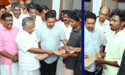 അന്തരിച്ച വനപാലകരുടെ കുടുംബങ്ങള്‍ക്ക് ധനസഹായം നല്‍കി