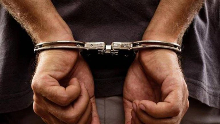 ഹര്ത്താല്: കെഎസ്ആര്ടിസി ബസ് തടഞ്ഞ ദലിത് നേതാവ് ഉള്പ്പെടെ നാല് പേര് അറസ്റ്റില് ഹര്ത്താല്: കെഎസ്ആര്ടിസി ബസ് തടഞ്ഞ ദലിത് നേതാവ് ഉള്പ്പെടെ നാല് പേര് അറസ്റ്റില്