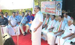 എലിച്ചിറപാലം അടിയന്തിരമായി പുനര്‍ നിര്‍മിക്കണം; കോണ്‍ഗ്രസ്സ് ഏകദിന ഉപവാസ സമരം നടത്തി