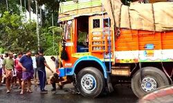 ചരക്കുലോറി ബൈക്കിലിടിച്ച് ദമ്പതികള്‍ മരിച്ചു