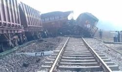 മധ്യപ്രദേശില്‍ ചരക്ക് ട്രെയിനുകള്‍ കൂട്ടിയിടിച്ച് മൂന്നു മരണം