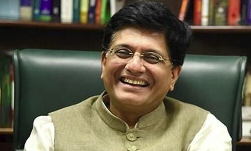 സ്വകാര്യ പാസഞ്ചര് ട്രെയിനുകള് ഉടനെയെന്ന് കേന്ദ്ര റെയില് മന്ത്രി സ്വകാര്യ പാസഞ്ചര് ട്രെയിനുകള് ഉടനെയെന്ന് കേന്ദ്ര റെയില് മന്ത്രി