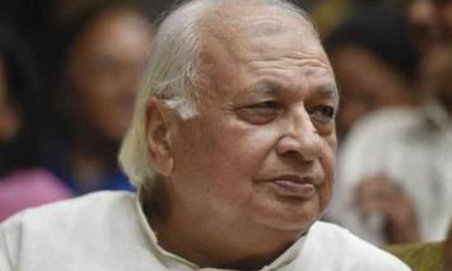 പ്ര​ള​യ ദു​രി​താ​ശ്വാ​സ ഫ​ണ്ട് ത​ട്ടി​പ്പ്: പ​ര​സ്യ പ്ര​തി​ക​ര​ണ​ത്തി​നി​ല്ലെ​ന്ന് ഗ​വ​ർ​ണ​ർ