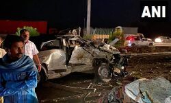 ബെംഗളൂരു മംഗളൂരു ദേശീയ പാതയില്‍ കാറുകള്‍ കൂട്ടിയിടിച്ച് 13 പേര്‍ മരിച്ചു