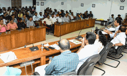 പക്ഷിപ്പനി: മന്ത്രി കെ രാജുവിന്റെ നേതൃത്വത്തില്‍ കരുതല്‍ നടപടികള്‍ തുടങ്ങി  -രോഗം മനുഷ്യരിലേക്ക് പകരുന്ന സാഹചര്യമില്ലെന്ന് വിദഗ്ധ സംഘം