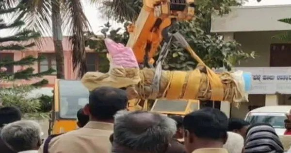 നാണക്കേടു കൊണ്ട് തലകുനിയുന്നു; ക്രിസ്തുവിന്റെ പ്രതിമ മാറ്റിയ സംഭവത്തില്‍ രൂക്ഷ വിമര്‍ശനവുമായി ജാവേദ് അക്തര്‍