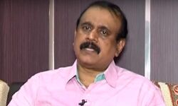 കൂടെയുള്ളവര്‍ ചോദ്യങ്ങള്‍ തടഞ്ഞു;   സെന്‍കുമാറിന്റെ വാര്‍ത്താസമ്മേളനത്തില്‍ ബഹളം;  മാധ്യമ പ്രവര്‍ത്തകര്‍ ഇറങ്ങിപ്പോയി