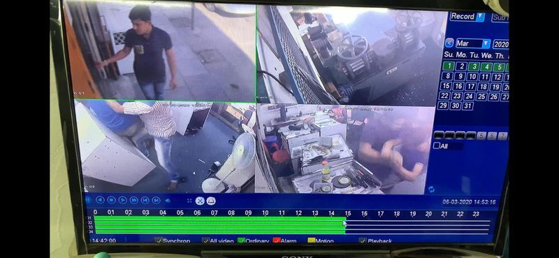 കാന്സര് രോഗിയായ സ്പോണ്സറെ തലക്കടിച്ച് ഇന്ത്യക്കാര് നാല് കിലോ സ്വര്ണ്ണം കവര്ന്നു കാന്സര് രോഗിയായ സ്പോണ്സറെ തലക്കടിച്ച് ഇന്ത്യക്കാര് നാല് കിലോ സ്വര്ണ്ണം കവര്ന്നു