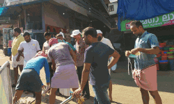 കലക്ടറുടെ നിര്‍ദ്ദേശം അരീക്കോട് പഞ്ചായത്ത് അവഗണിച്ചു; കെട്ടിടങ്ങളില്‍ നിന്നുള്ള മാലിന്യം ഒഴുക്കുന്നത് ചാലിയാറിലേക്ക്