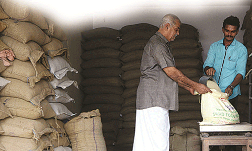 റേഷന് വിതരണം പ്രായോഗികമല്ലെന്ന് റേഷന് വ്യാപാരികള് റേഷന് വിതരണം പ്രായോഗികമല്ലെന്ന് റേഷന് വ്യാപാരികള്