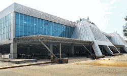 എയര്‍പോര്‍ട്ടിലേക്കുള്ള സന്ദര്‍ശന നിയന്ത്രണം; പോലിസ് നടപടി ആരംഭിച്ചു