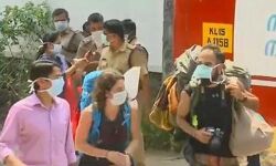 เดเตเดตเดฟเดกเต 19: เดเตเดเตเดเดฏเดคเตเดคเต เดชเดฐเดฟเดถเตเดงเดจเดฏเตเดเตเดเต เดคเดฏเตเดฏเดพเดฑเดพเดตเดพเดคเต เดฌเดธเตเดธเดฟเดฒเตโ เดธเดเตเดเดฐเดฟเดเตเด เดตเดฟเดฆเตเดถเดฟเดเดณเต เดชเตเดฒเดฟเดธเต เดคเดเดเตเดเต เดเตเดตเดฟเดกเต 19: เดเตเดเตเดเดฏเดคเตเดคเต เดชเดฐเดฟเดถเตเดงเดจเดฏเตเดเตเดเต เดคเดฏเตเดฏเดพเดฑเดพเดตเดพเดคเต เดฌเดธเตเดธเดฟเดฒเตโ เดธเดเตเดเดฐเดฟเดเตเด เดตเดฟเดฆเตเดถเดฟเดเดณเต เดชเตเดฒเดฟเดธเต เดคเดเดเตเดเต