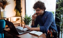 കൊറോണ ഭീതി: വീട്ടിലിരുന്ന് ജോലിയോട് പുറംതിരിഞ്ഞ് ഇന്ത്യന്‍ സ്ഥാപനങ്ങള്‍