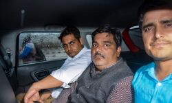 ഐബി ഉദ്യോഗസ്ഥന്റെ മരണം: താഹിര് ഹുസൈനെ നാലുദിവസത്തെ പോലിസ് കസ്റ്റഡിയില് വിട്ടു ഐബി ഉദ്യോഗസ്ഥന്റെ മരണം: താഹിര് ഹുസൈനെ നാലുദിവസത്തെ പോലിസ് കസ്റ്റഡിയില് വിട്ടു