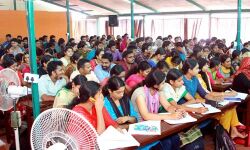 സര്ക്കാര് ശമ്പളം വാങ്ങുന്നവര് സ്വകാര്യ പിഎസ്സി, ട്യൂട്ടോറിയല് കേന്ദ്രങ്ങളില് ക്ലാസെടുക്കുന്നതിന് നിരോധനം സര്ക്കാര് ശമ്പളം വാങ്ങുന്നവര് സ്വകാര്യ പിഎസ്സി, ട്യൂട്ടോറിയല് കേന്ദ്രങ്ങളില് ക്ലാസെടുക്കുന്നതിന് നിരോധനം